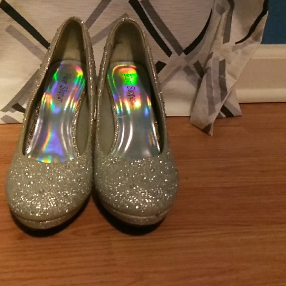 Heels - Picture 3 of 3